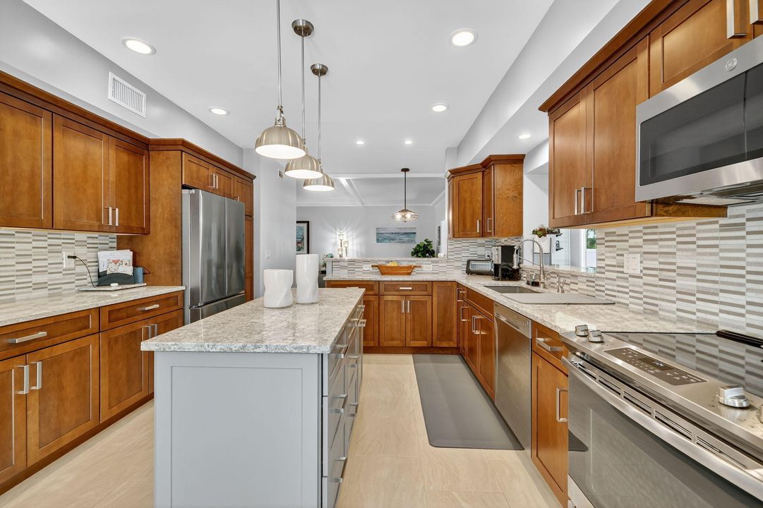 待售: $875,000 (3 贝兹, 2 浴室, 2583 平方英尺)