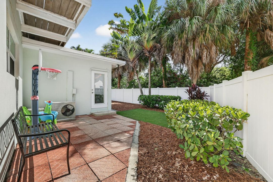 待售: $875,000 (3 贝兹, 2 浴室, 2583 平方英尺)