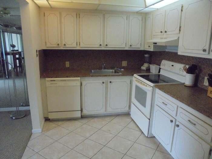 合同活跃: $80,000 (1 贝兹, 1 浴室, 732 平方英尺)