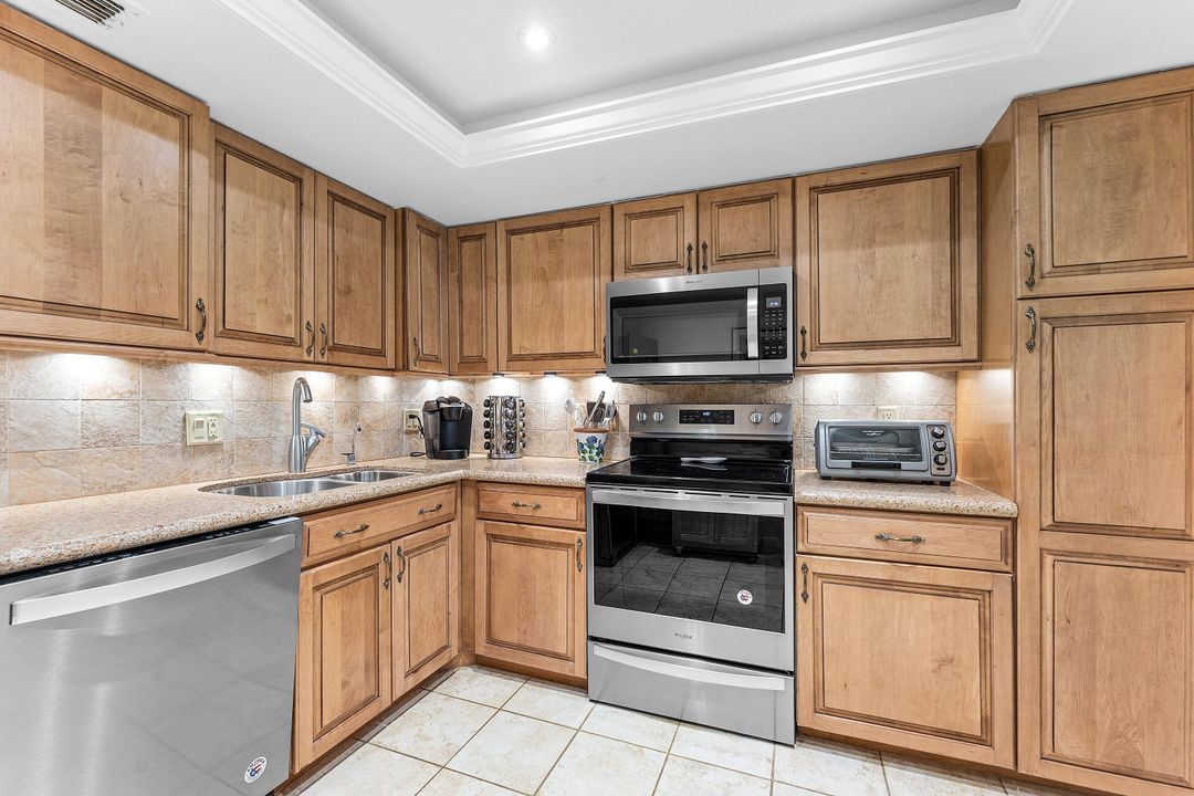 На продажу: $583,000 (2 спален, 2 ванн, 1687 Квадратных фут)