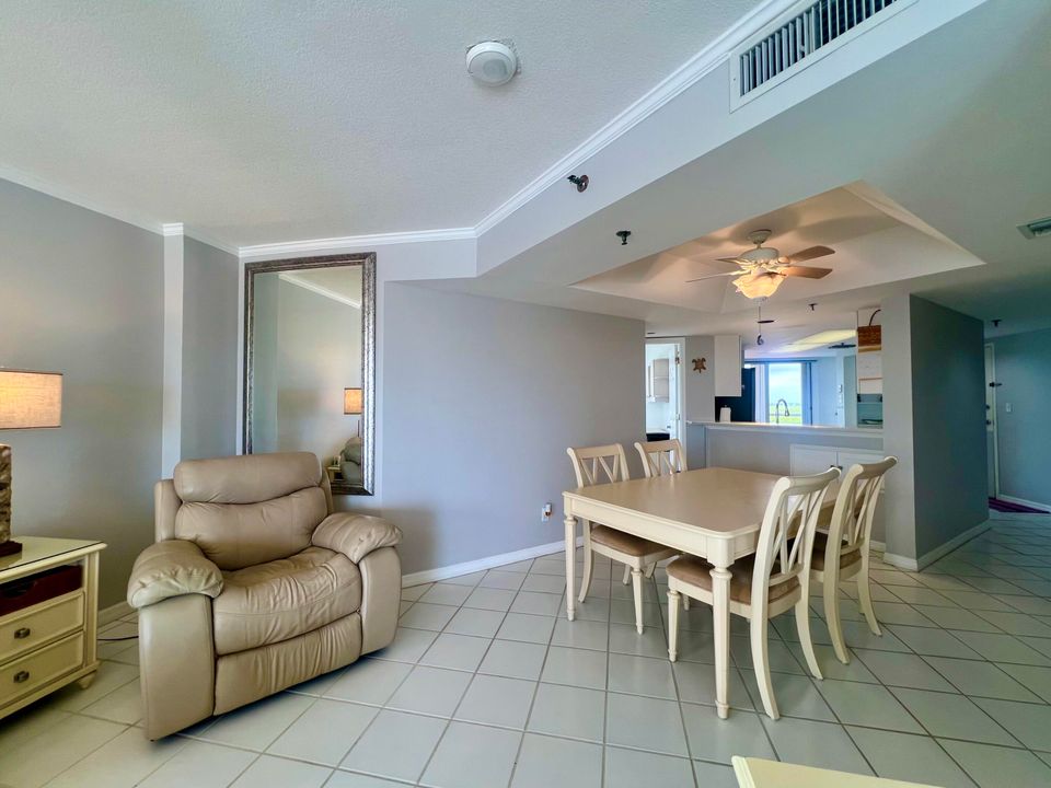 待售: $497,900 (2 贝兹, 2 浴室, 1239 平方英尺)