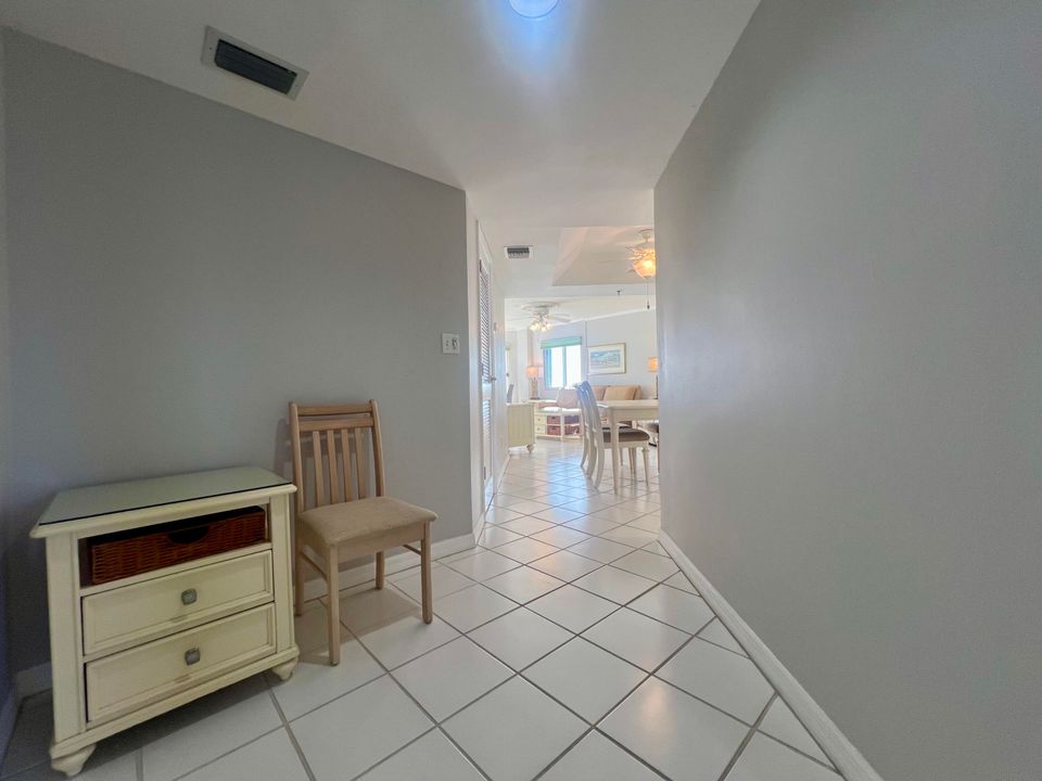 待售: $497,900 (2 贝兹, 2 浴室, 1239 平方英尺)