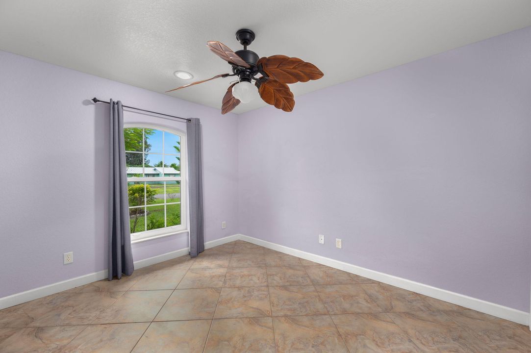 For Sale: $399,999 (3 beds, 2 baths, 1385 Square Feet)