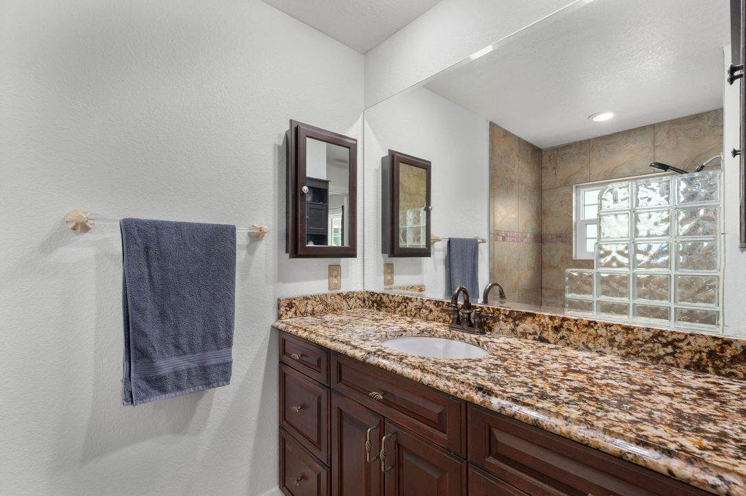 For Sale: $399,999 (3 beds, 2 baths, 1385 Square Feet)