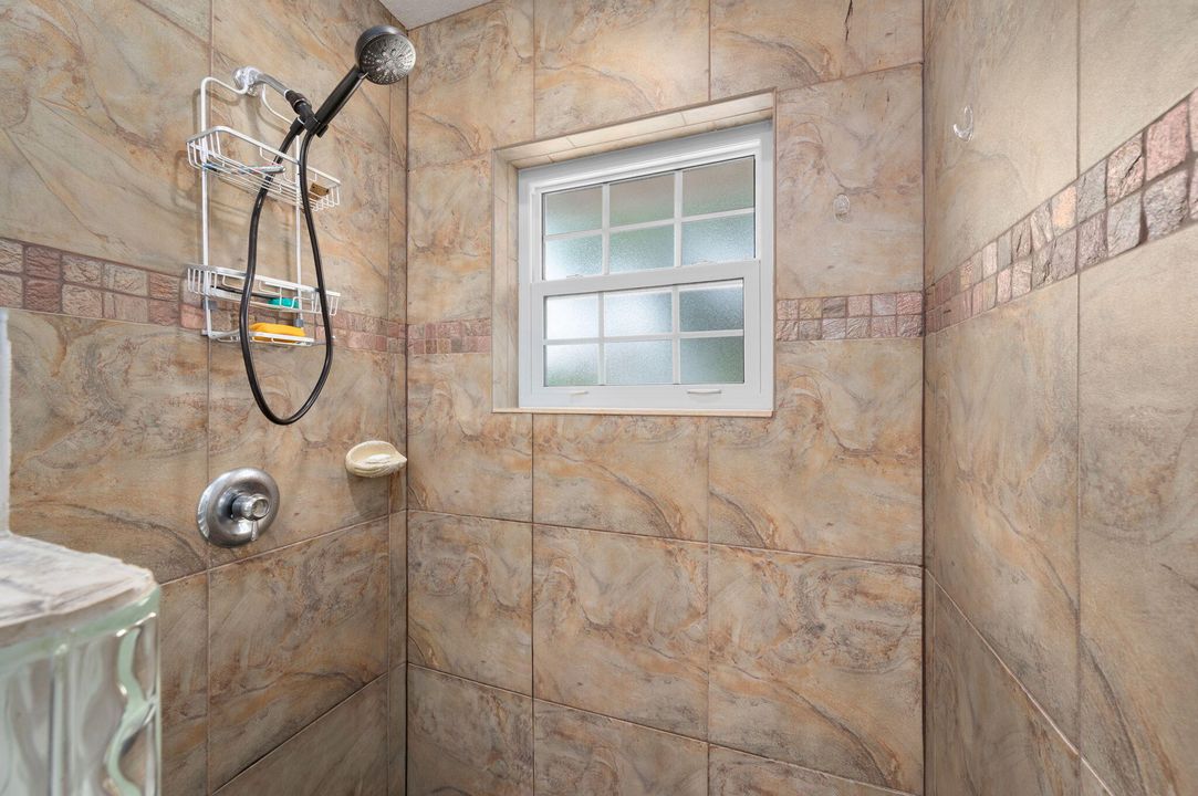 For Sale: $399,999 (3 beds, 2 baths, 1385 Square Feet)