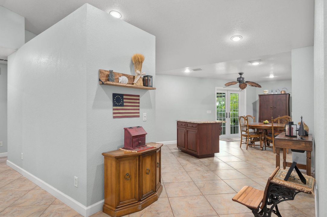 For Sale: $399,999 (3 beds, 2 baths, 1385 Square Feet)