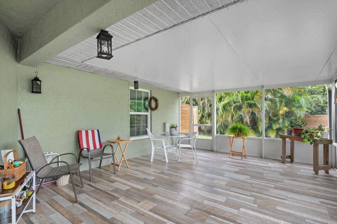 For Sale: $399,999 (3 beds, 2 baths, 1385 Square Feet)