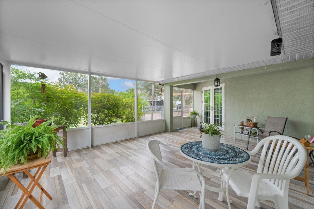 For Sale: $399,999 (3 beds, 2 baths, 1385 Square Feet)