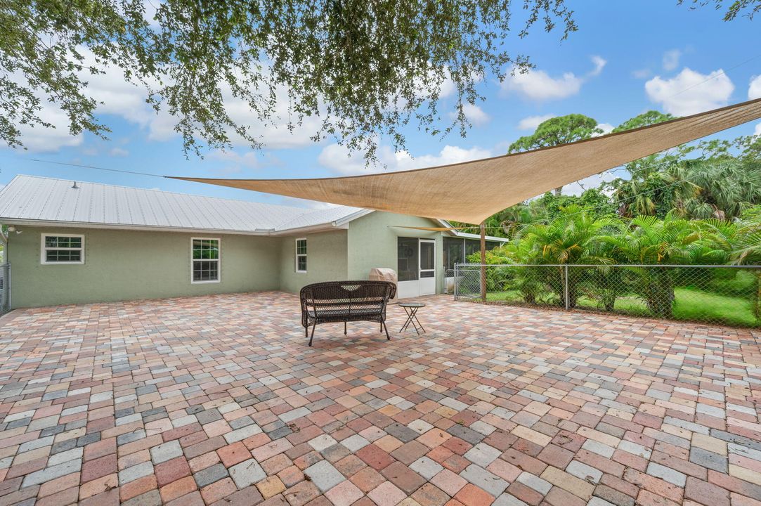 For Sale: $399,999 (3 beds, 2 baths, 1385 Square Feet)