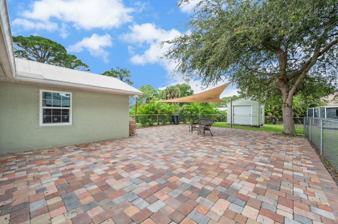 For Sale: $399,999 (3 beds, 2 baths, 1385 Square Feet)