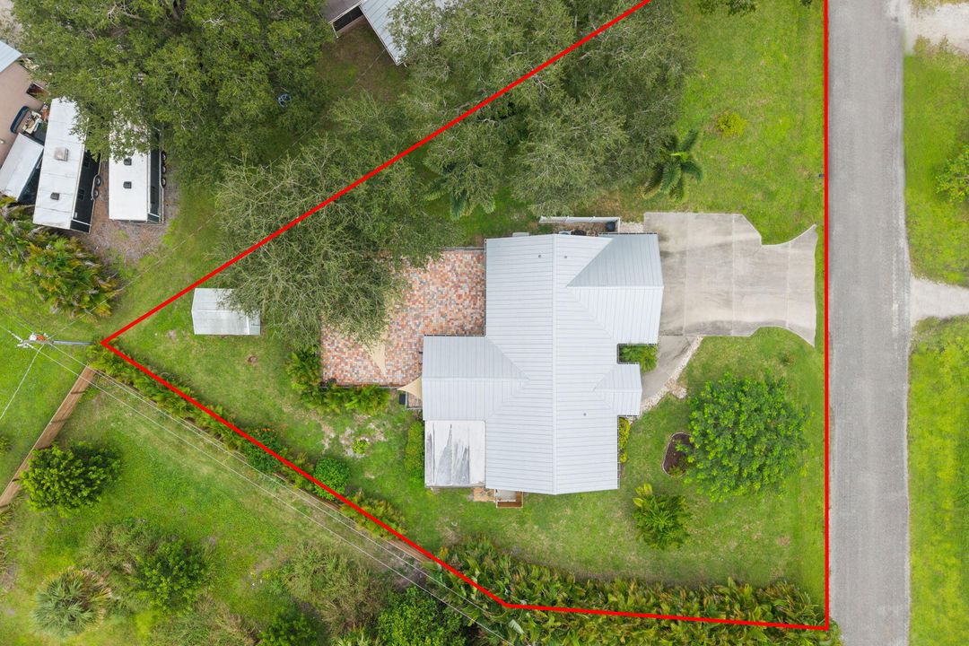 For Sale: $399,999 (3 beds, 2 baths, 1385 Square Feet)