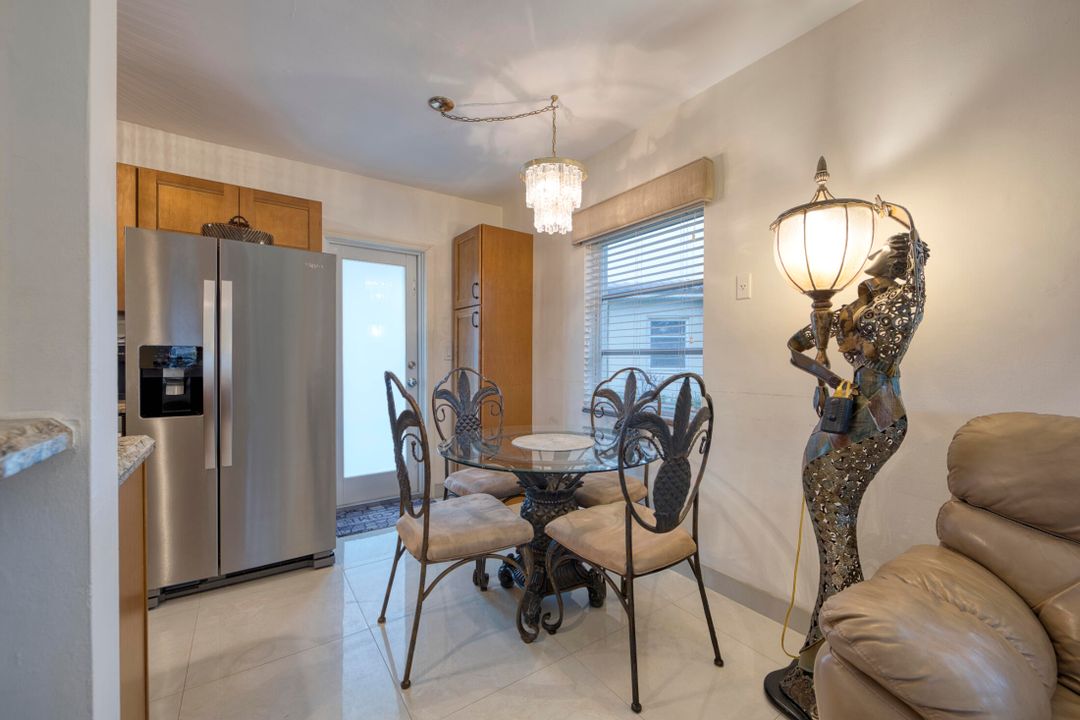 На продажу: $1,175,000 (2 спален, 2 ванн, 777 Квадратных фут)