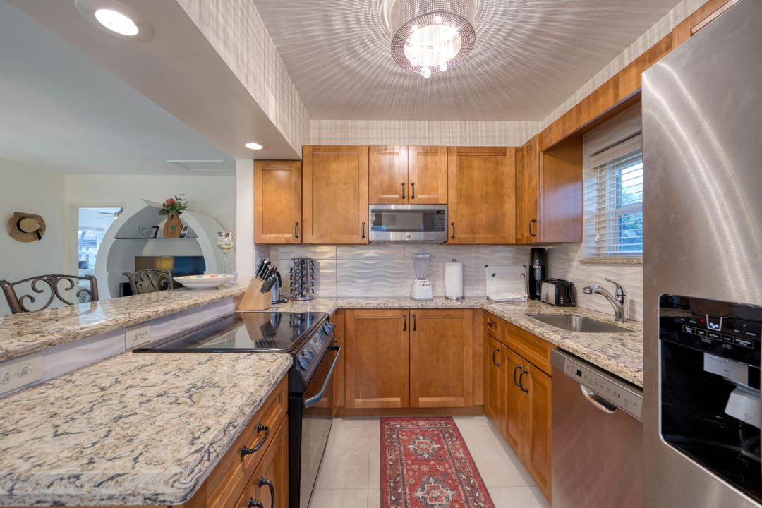 На продажу: $1,175,000 (2 спален, 2 ванн, 777 Квадратных фут)