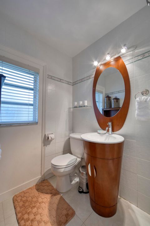 На продажу: $1,175,000 (2 спален, 2 ванн, 777 Квадратных фут)