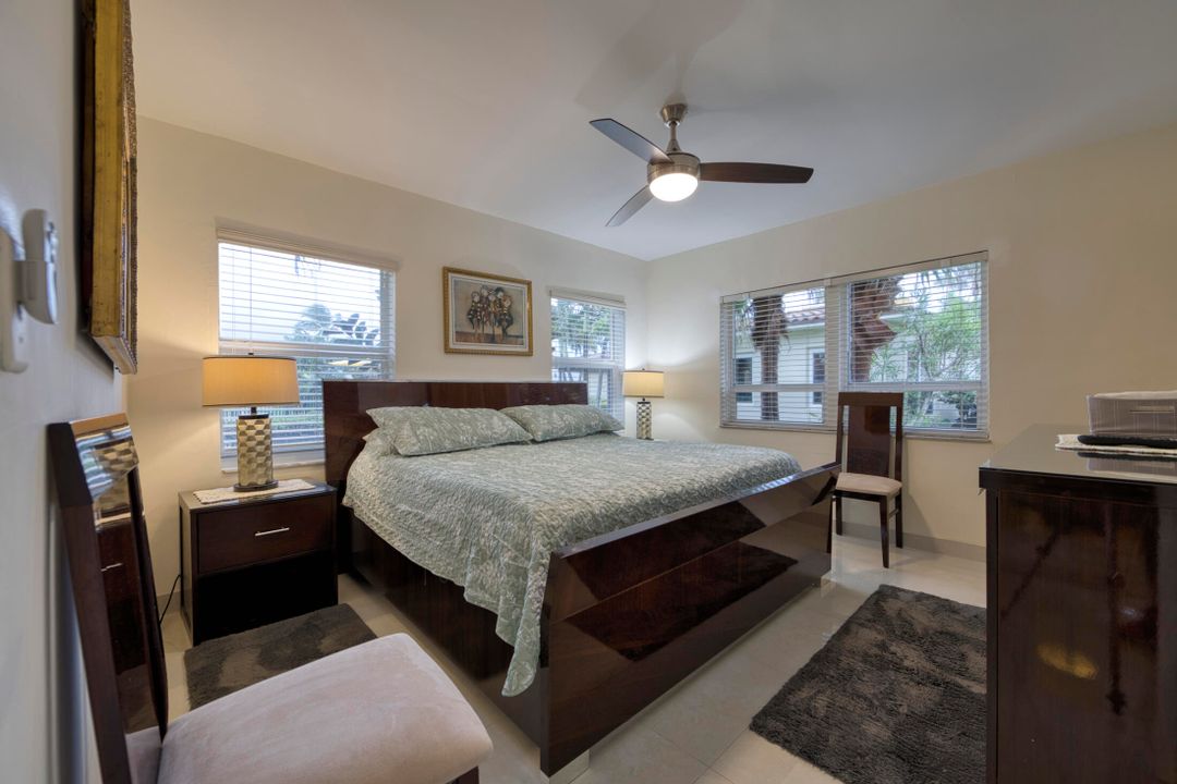 На продажу: $1,175,000 (2 спален, 2 ванн, 777 Квадратных фут)