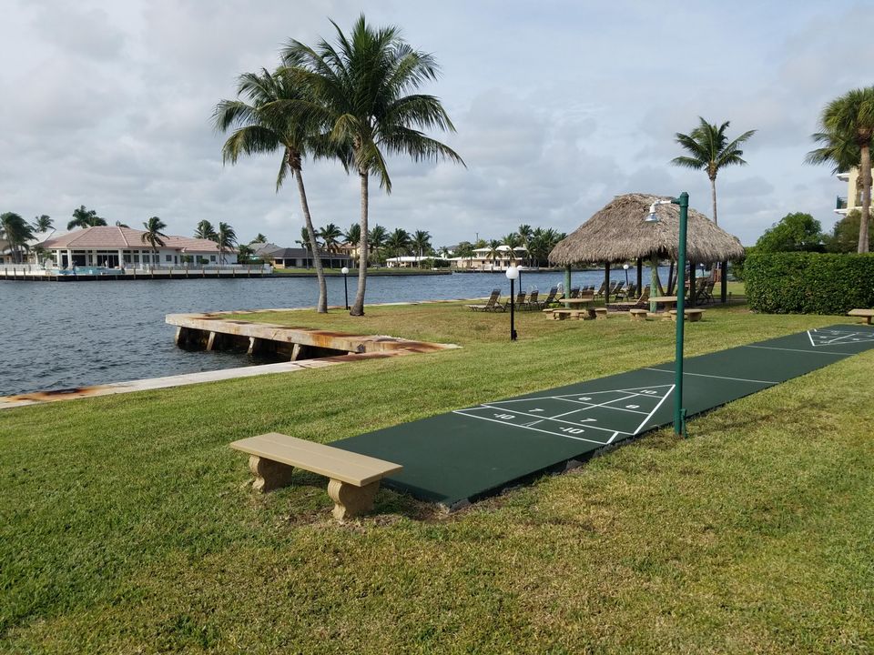 На продажу: $1,175,000 (2 спален, 2 ванн, 777 Квадратных фут)