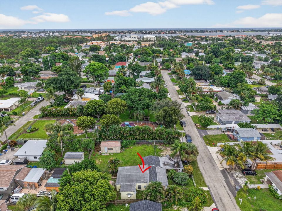 待售: $275,000 (2 贝兹, 2 浴室, 976 平方英尺)