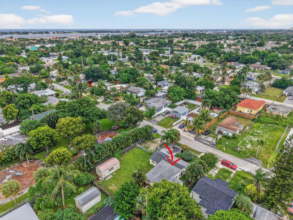 待售: $275,000 (2 贝兹, 2 浴室, 976 平方英尺)