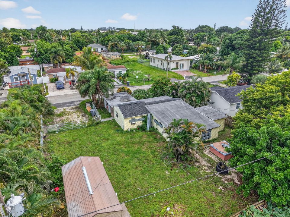 待售: $275,000 (2 贝兹, 2 浴室, 976 平方英尺)