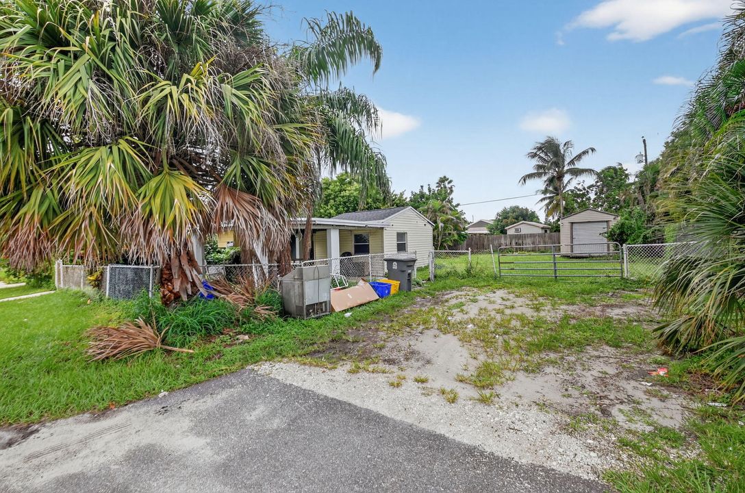 待售: $275,000 (2 贝兹, 2 浴室, 976 平方英尺)