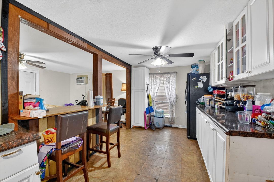 待售: $275,000 (2 贝兹, 2 浴室, 976 平方英尺)