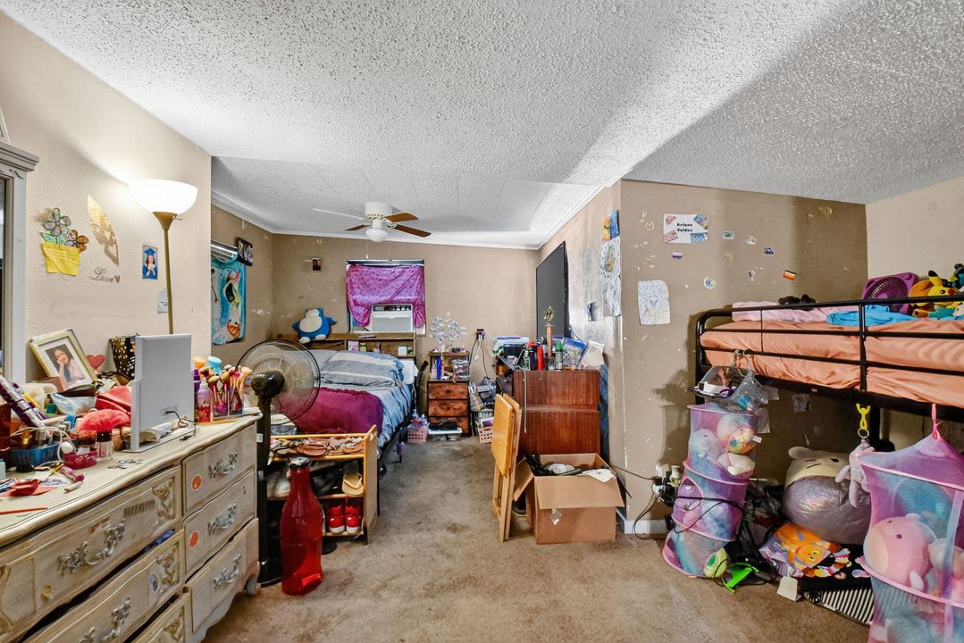 待售: $275,000 (2 贝兹, 2 浴室, 976 平方英尺)