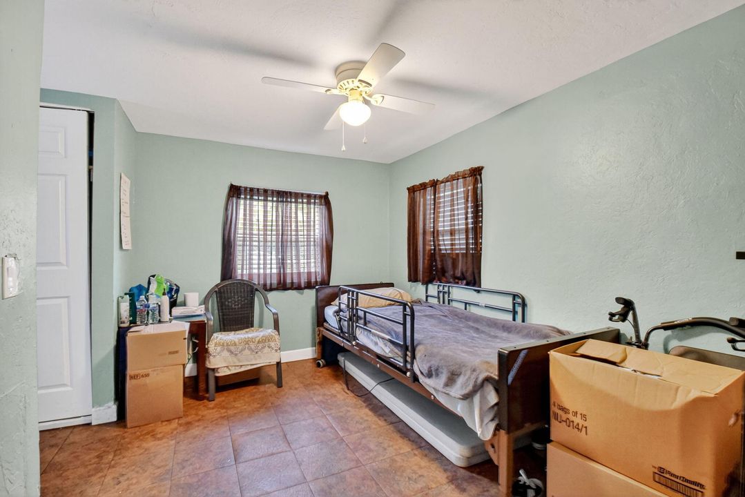 待售: $275,000 (2 贝兹, 2 浴室, 976 平方英尺)