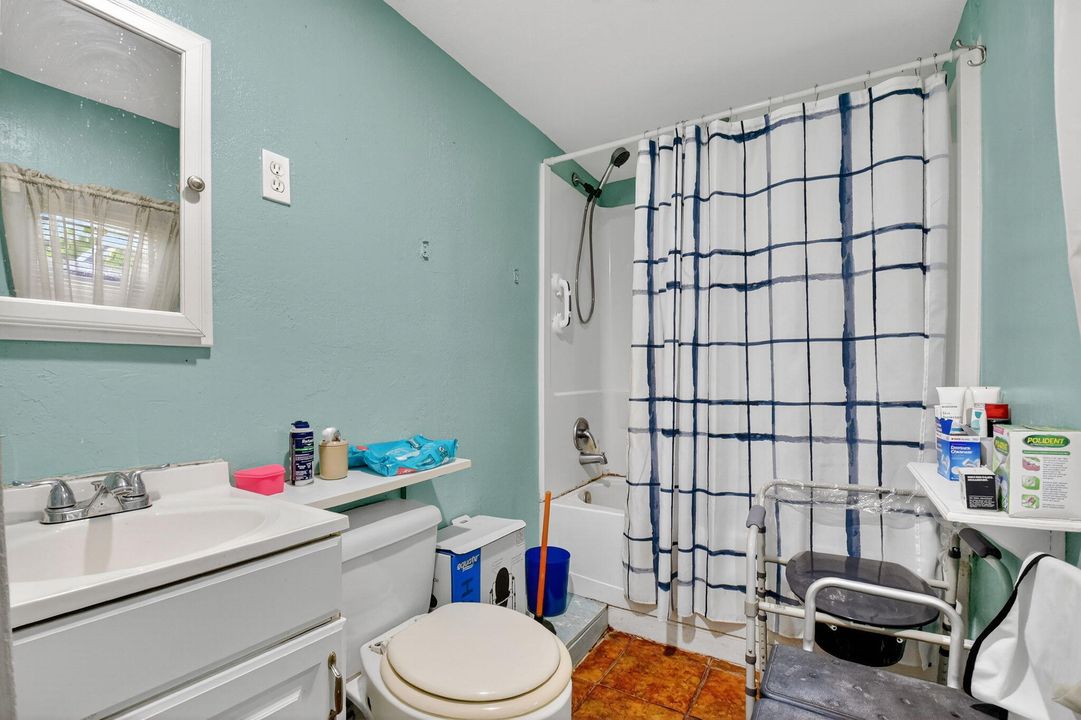 待售: $275,000 (2 贝兹, 2 浴室, 976 平方英尺)