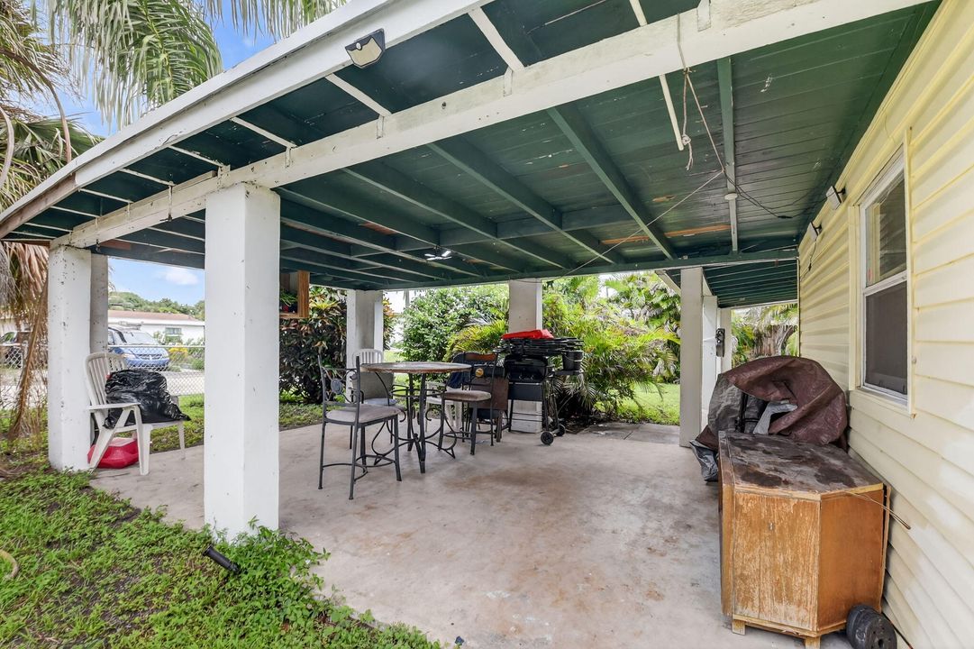 待售: $275,000 (2 贝兹, 2 浴室, 976 平方英尺)