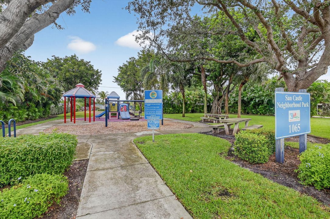 待售: $275,000 (2 贝兹, 2 浴室, 976 平方英尺)