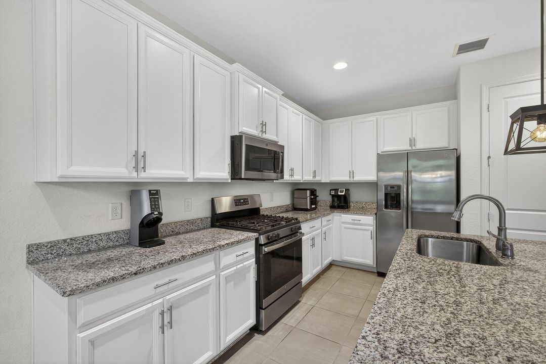 待售: $609,000 (3 贝兹, 2 浴室, 2384 平方英尺)