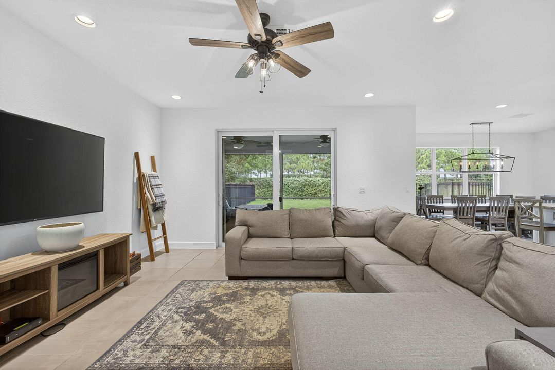 待售: $609,000 (3 贝兹, 2 浴室, 2384 平方英尺)