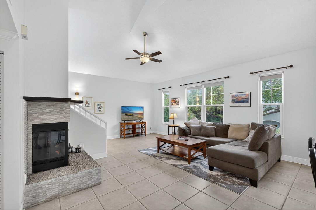 Active With Contract: $7,000 (2 beds, 2 baths, 1263 Square Feet)