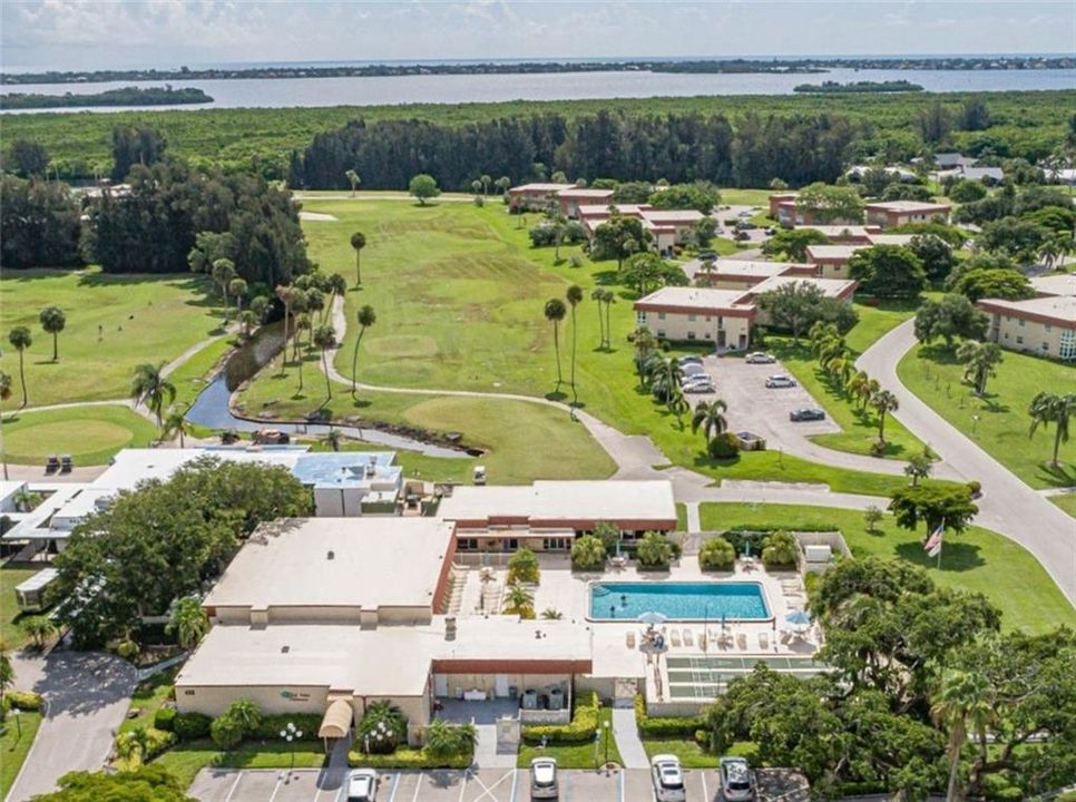 合同活跃: $167,900 (2 贝兹, 2 浴室, 1251 平方英尺)