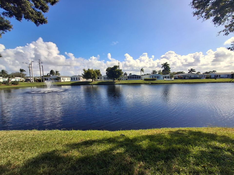 合同活跃: $199,900 (2 贝兹, 2 浴室, 1200 平方英尺)