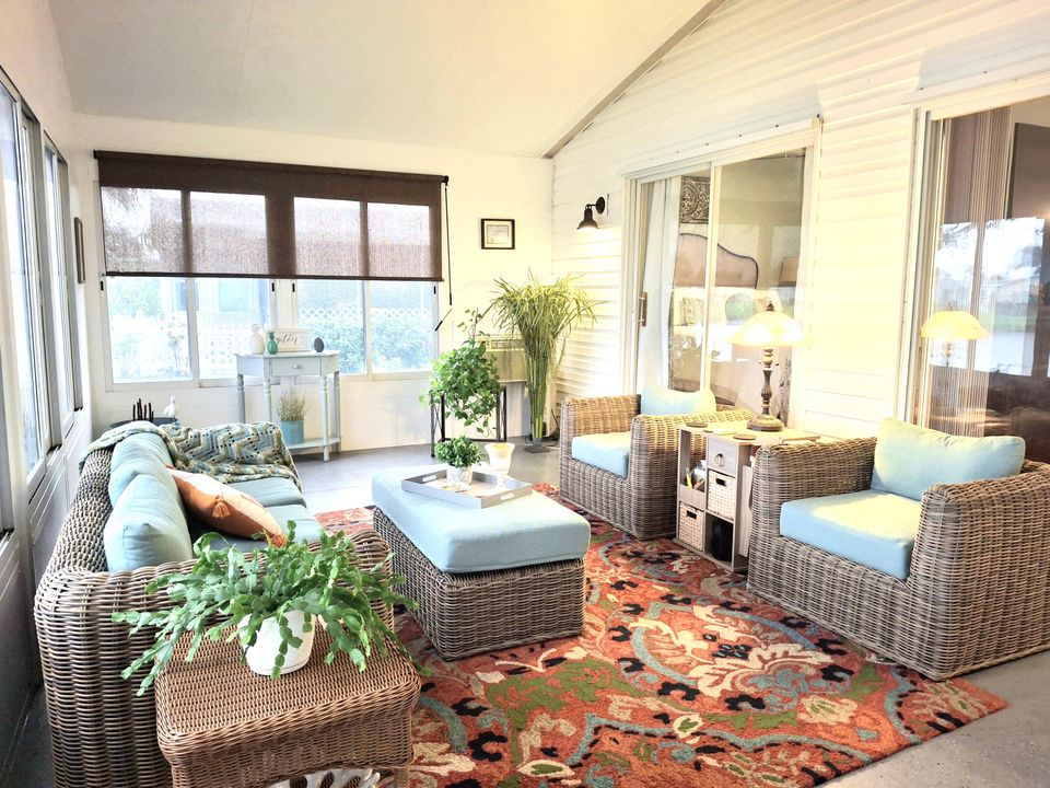 合同活跃: $199,900 (2 贝兹, 2 浴室, 1200 平方英尺)