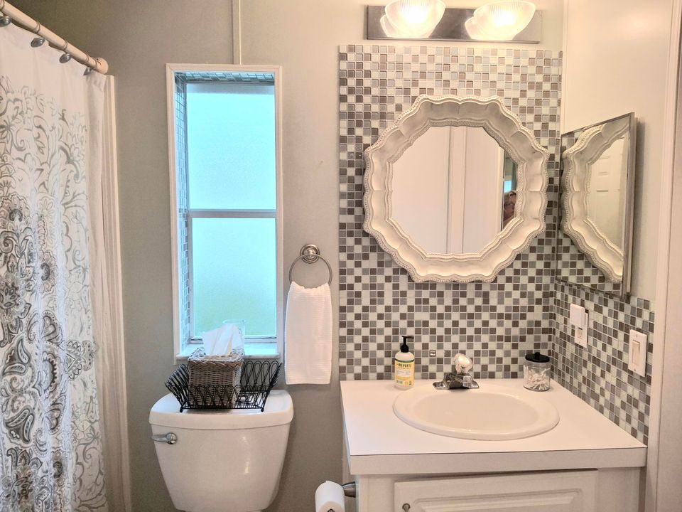 合同活跃: $199,900 (2 贝兹, 2 浴室, 1200 平方英尺)