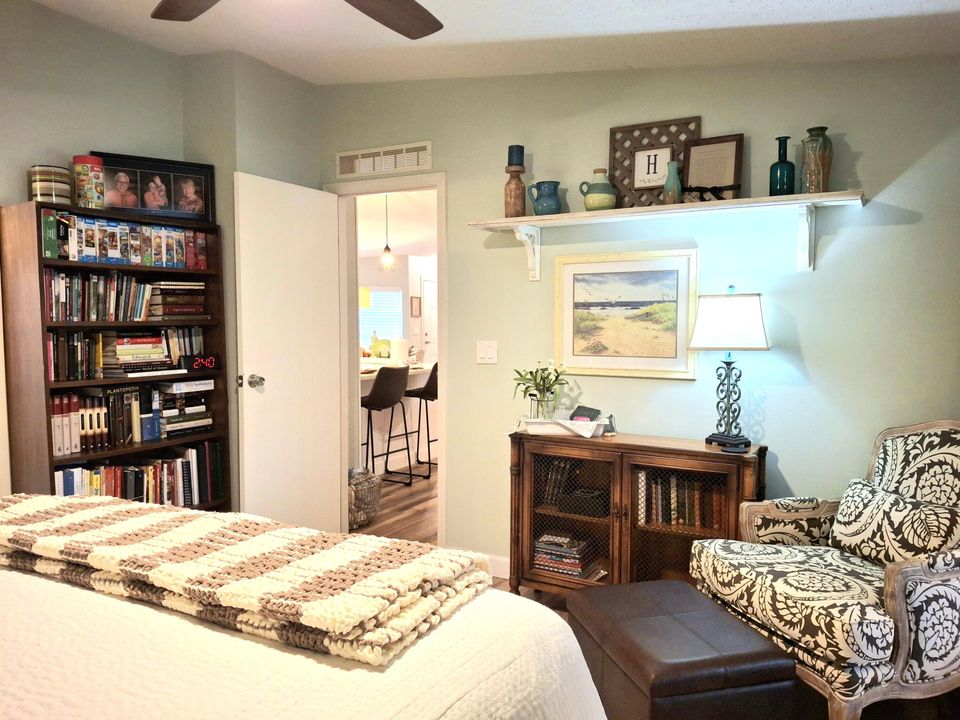 合同活跃: $199,900 (2 贝兹, 2 浴室, 1200 平方英尺)