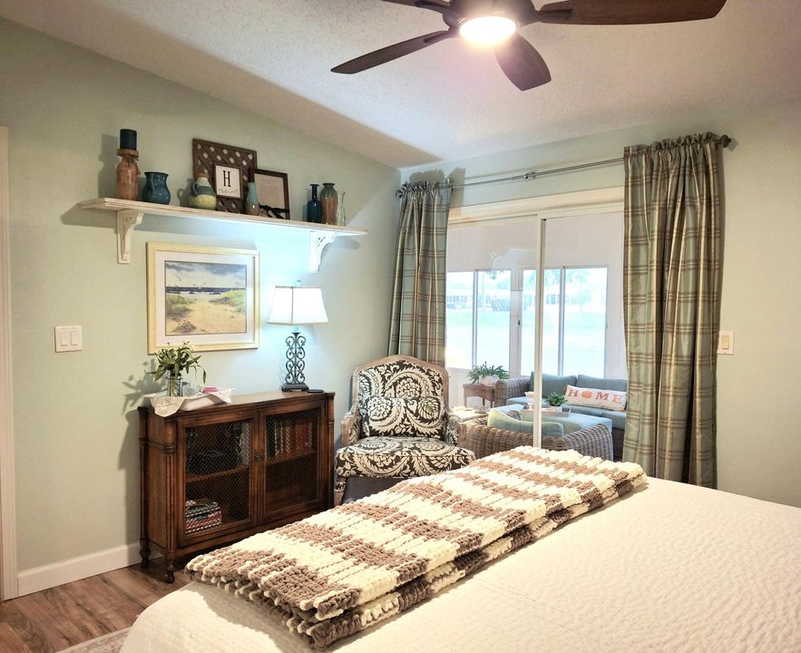 合同活跃: $199,900 (2 贝兹, 2 浴室, 1200 平方英尺)