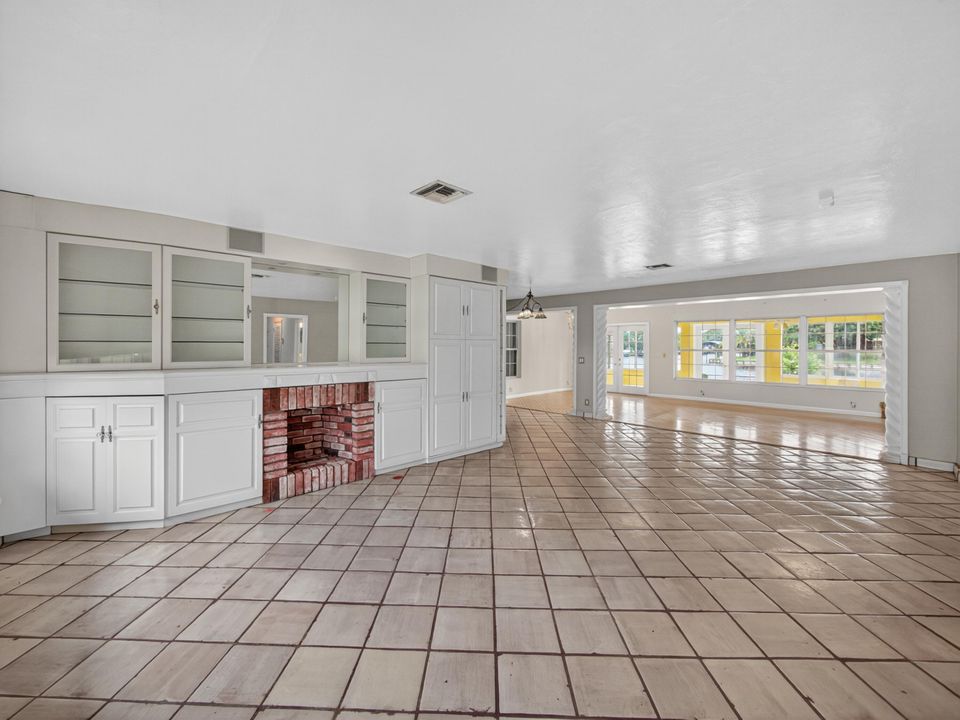 Activo con contrato: $995,599 (3 camas, 2 baños, 2292 Pies cuadrados)