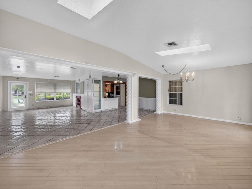 Activo con contrato: $995,599 (3 camas, 2 baños, 2292 Pies cuadrados)