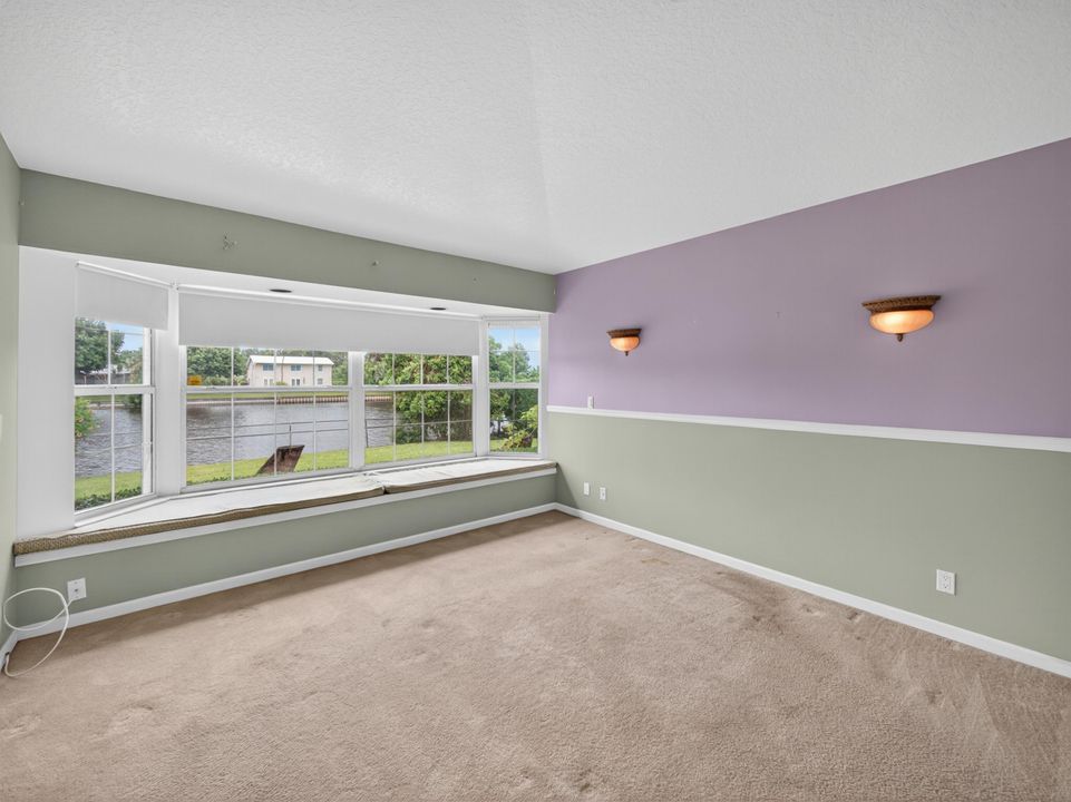 Activo con contrato: $995,599 (3 camas, 2 baños, 2292 Pies cuadrados)