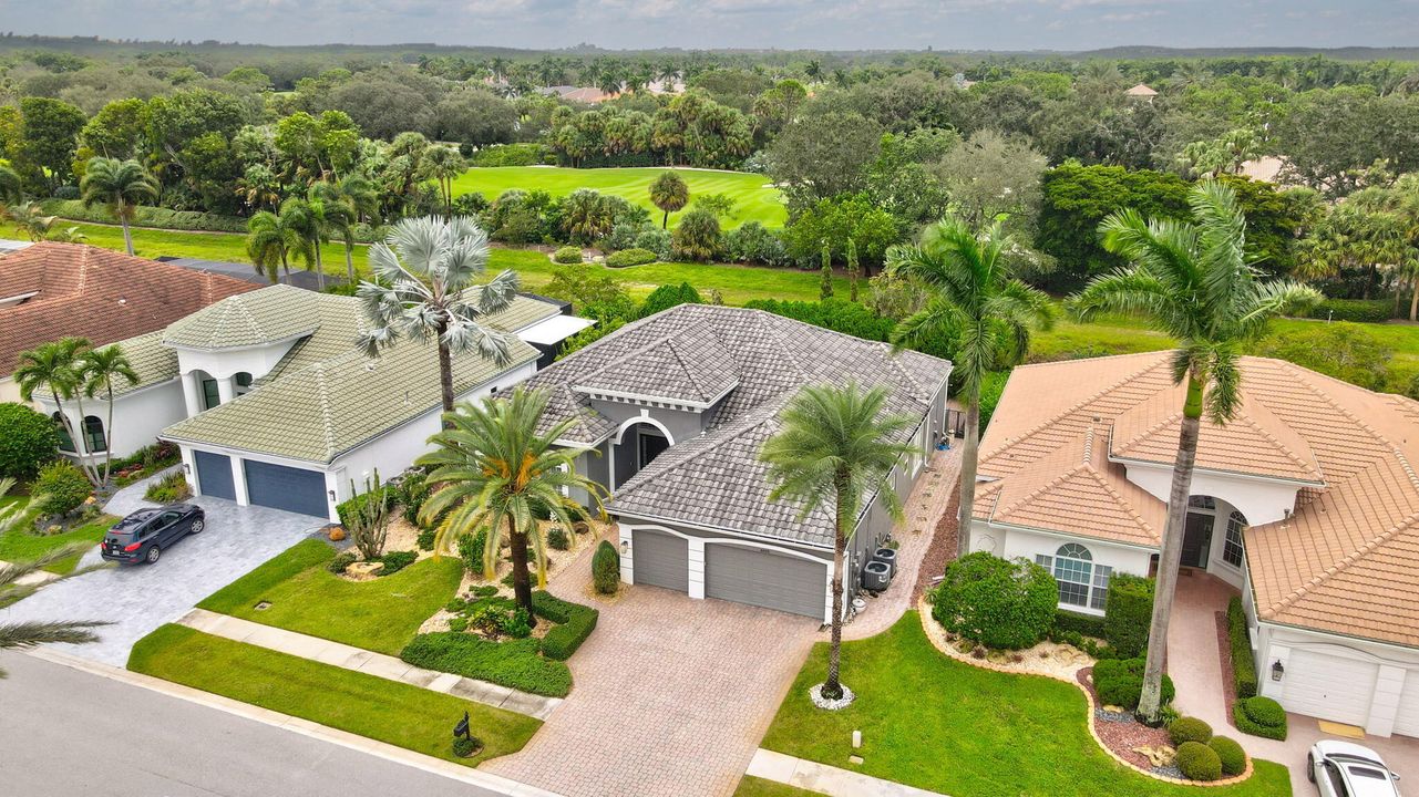 Под контрактом: $1,475,000 (3 спален, 4 ванн, 3083 Квадратных фут)