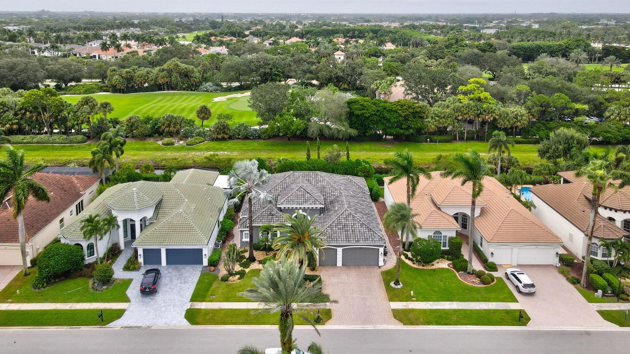 Под контрактом: $1,475,000 (3 спален, 4 ванн, 3083 Квадратных фут)