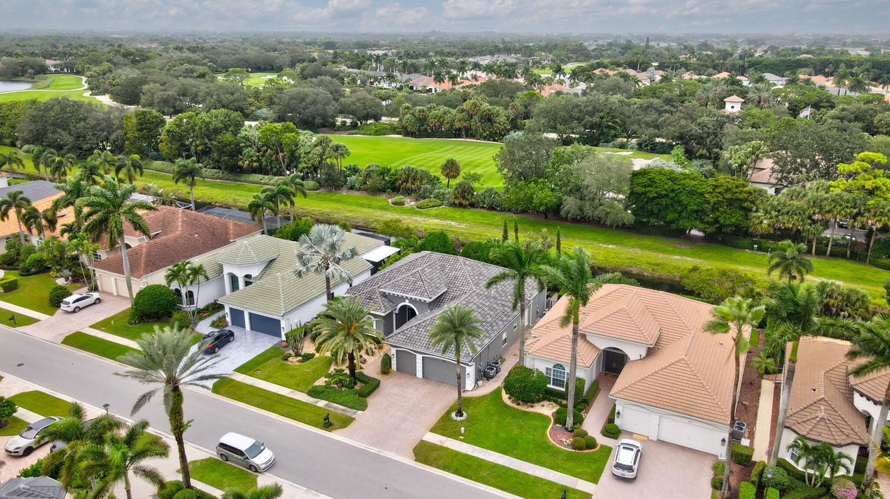 Под контрактом: $1,475,000 (3 спален, 4 ванн, 3083 Квадратных фут)