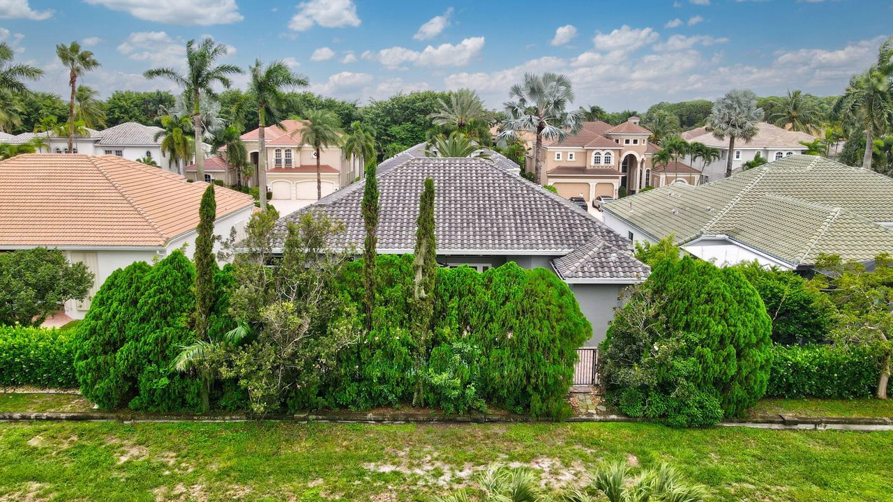 Под контрактом: $1,475,000 (3 спален, 4 ванн, 3083 Квадратных фут)