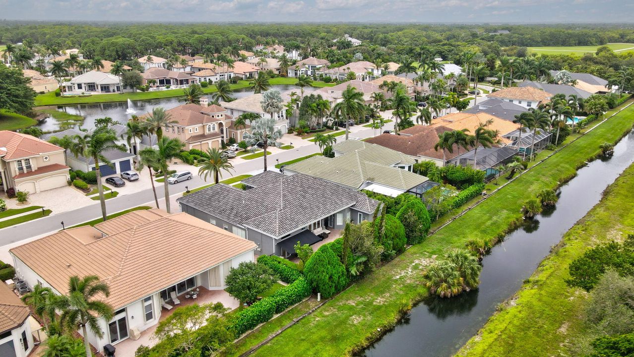 Под контрактом: $1,475,000 (3 спален, 4 ванн, 3083 Квадратных фут)