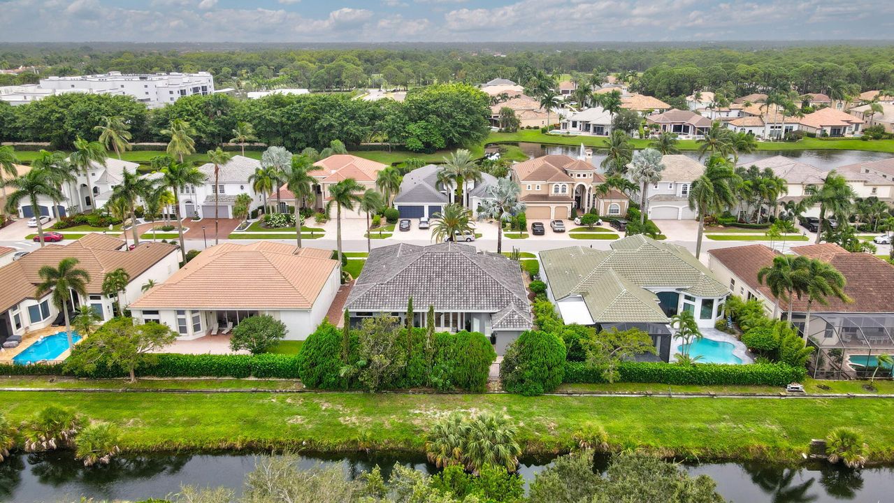 Под контрактом: $1,475,000 (3 спален, 4 ванн, 3083 Квадратных фут)