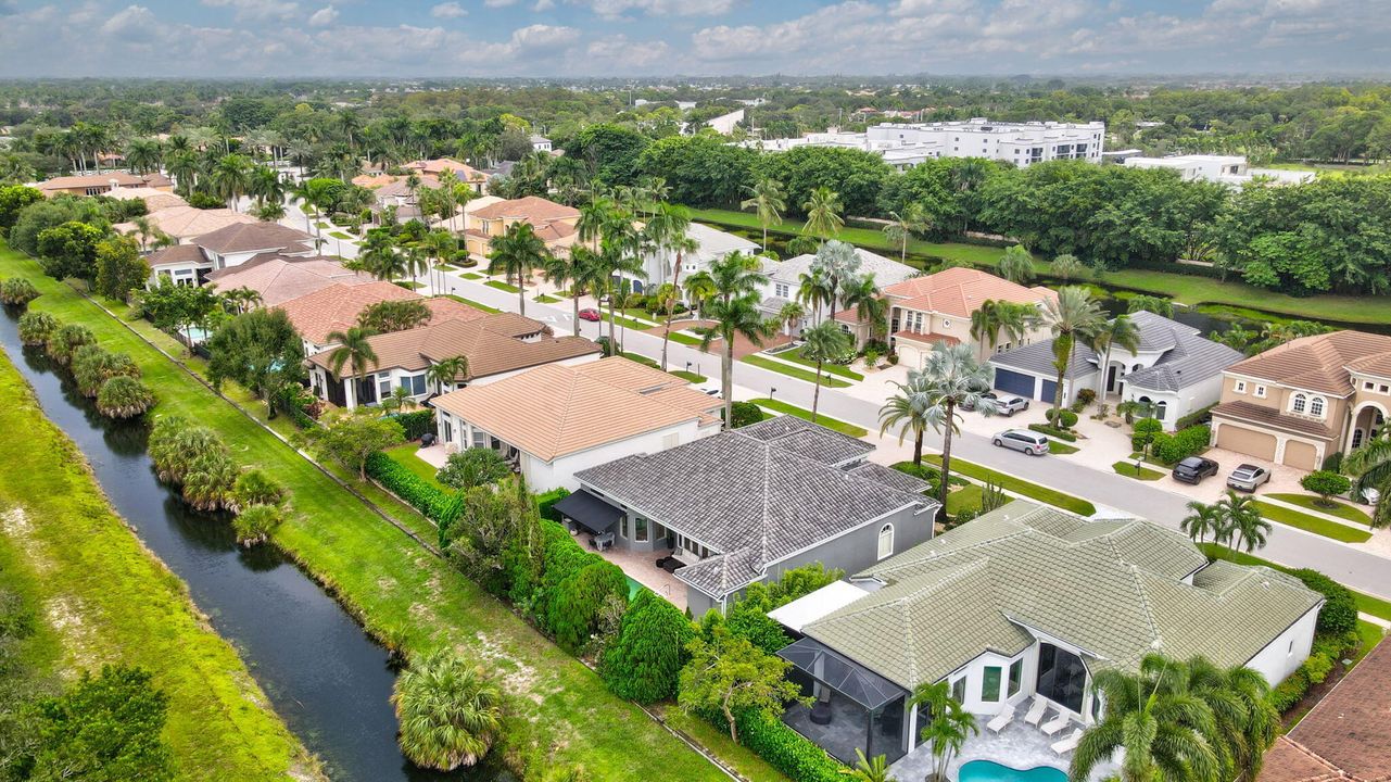 Под контрактом: $1,475,000 (3 спален, 4 ванн, 3083 Квадратных фут)