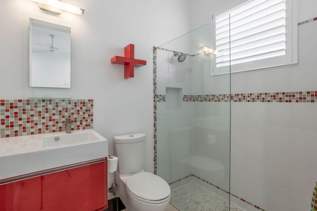 Под контрактом: $1,475,000 (3 спален, 4 ванн, 3083 Квадратных фут)